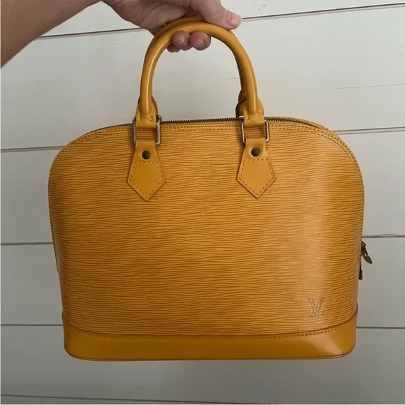 Louis Vuitton EPI Leather Alma PM Bag - Picture 2 of 16